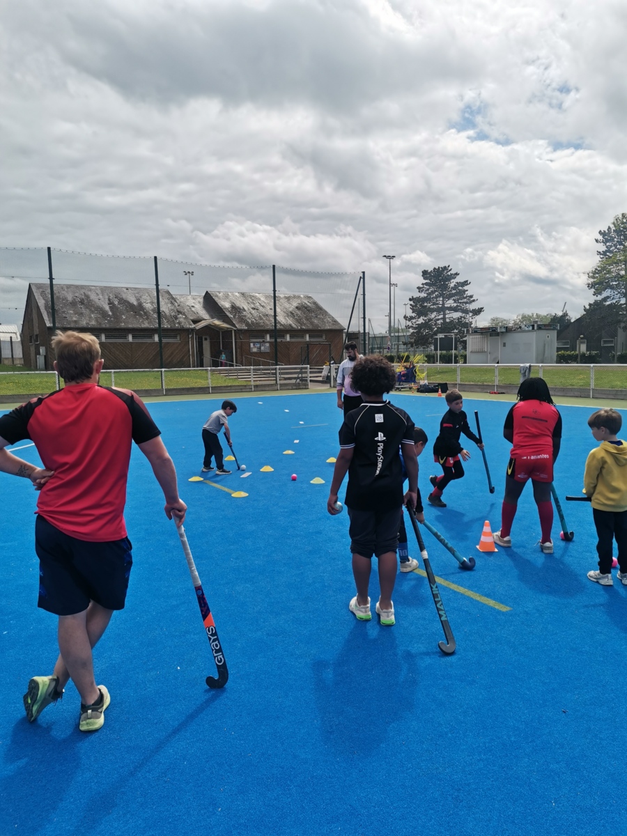 Initiation au hockey pour L'USSP Rugby